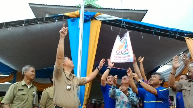 Walikota melepas balon tanda dibukanya O2SN SMA-SMK